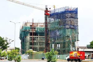 Giá thép tăng cao đang ảnh hưởng trực tiếp đến lợi nhuận của các doanh nghiệp địa ốc, buộc họ phải tính đến phương án tăng giá sản phẩm. Trong ảnh: Dự án Lê Thành An Lạc (quận Bình Tân, TP.HCM) của Công ty TNHH Lê Thành. Ảnh: Trọng Tín