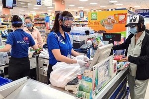 Bộ Công Thương kiến nghị Thủ tướng Chính phủ sớm chỉ đạo xử lý kiến nghị về việc ưu tiên tiêm vaccine phòng Covid-19 cho người lao động tại hệ thống phân phối bán lẻ để kịp thời bảo vệ người lao động tại tuyến đầu chống dịch