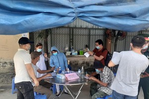 Chốt kiểm dịch tại quốc lộ 1K địa bàn tỉnh Đồng Nai sáng 5/6.