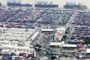 Thời gian thu phí hạ tầng cảng biển TP.HCM đang được đề nghị lùi đến ngày 1/10/2021. Trong ảnh: Cảng Cát Lái (TP.HCM) - ST