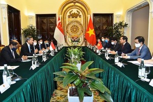 Hội đàm song phương giữa Bộ trưởng Ngoại giao Bùi Thanh Sơn và Bộ trưởng Ngoại giao Singapore Vivian Balakrishnan