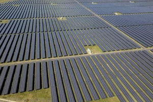 Nhà máy điện Mặt Trời Sao Mai-An Giang với tổng vốn đầu tư hơn 6.000 tỷ đồng hoàn thành sau 2 năm xây dựng. (Ảnh: Thanh Sang/TTXVN)