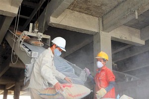 Dây chuyền sản xuất tại Nhà máy Xi măng Vissai Ninh Bình. Ảnh: Chí Cường