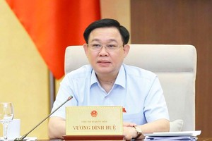Chủ tịch Quốc hội Vương Đình Huệ phát biểu tại phiên thảo luận.
