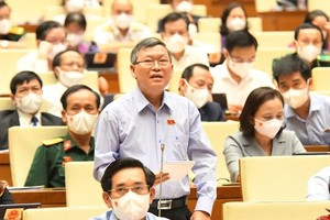 Đại biểu Tô Văn Tám (Kon Tum) phát biểu tại hội trường (Ảnh Quochoi.vn).