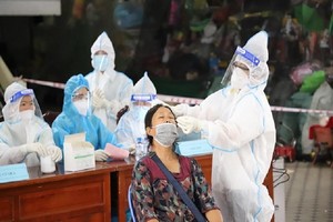 Thành phố Cao lãnh đang khẩn trương xét nghiệm Covid-19 cho tiểu thương trên địa bàn