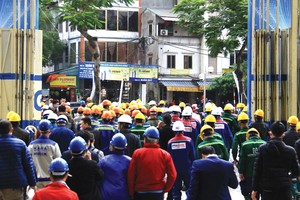 Chưa biết bao giờ, cảnh tấp nập này mới quay trở lại với các dự án. Ảnh: Thành Nguyễn