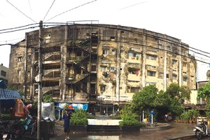 Rất nhiều chung cư cũ hiện đã xuống cấp trầm trọng.