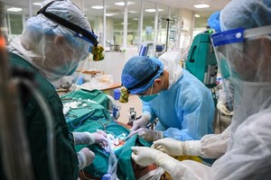 Bộ Y tế vừa công bố danh mục 12 thuốc cổ truyền và sản phẩm từ dược liệu được sử dụng để phòng và hỗ trợ điều trị Covid-19.