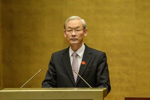 Chủ nhiệm Uỷ ban Tài chính - Ngân sách Nguyễn Phú Cường giải trình ý kiến đại biểu trước khi Quốc hội bấm nút .