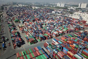 Container hàng hoá tại Tân Cảng- Cát Lái. (ảnh: Lê Toàn).