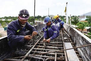 Việt Nam đang cần nguồn vốn đầu tư công rất lớn cho xây dựng hạ tầng, để thúc đẩy phát triển kinh tế. Ảnh: A.M