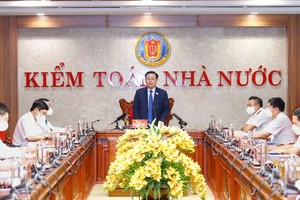 Chủ tịch Quốc hội Vương Đình Huệ làm việc tại Kiểm toán Nhà nước. (Ảnh - TTXVN)