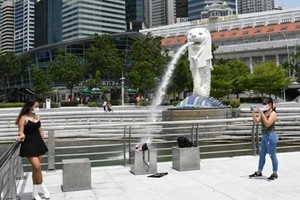 Du khách từ Hong Kong và Macao có thể đăng ký nhập cảnh Singapore ngay lập tức và được phép nhập cảnh vào Singapore ngay từ ngày 26/8 tới. Ảnh: AFP