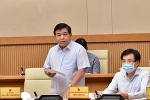 Bộ trưởng Bộ Kế hoạch và Đầu tư Nguyễn Chí Dũng báo cáo về tình hình triển khai Luật Quy hoạch - Ảnh VGP