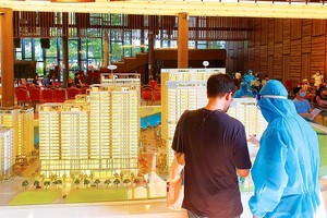 Dù Covid-19 còn diễn biến phức tạp nhưng giá bất động sản tại TP.HCM và một số địa phương lân cận vẫn tăng. Ảnh: Lê Toàn