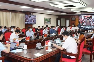 Một số nội dung tại hội nghị được truyền trực tuyến đến điểm cầu các Huyện ủy, Thị ủy, Thành ủy để bảo đảm giãn cách phòng dịch Covid-19