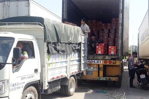 Đến trung tuần tháng 8/2021, thanh long nói riêng và nhiều loại trái cây, nông sản của Việt Nam cơ bản không thể xuất khẩu đi Trung Quốc qua các cửa khẩu biên giới với tỉnh Vân Nam.