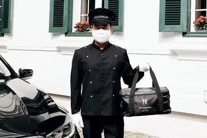 Khách sạn Sofitel Legend Metropole Hà Nội cung cấp dịch vụ bán mang đi và giao hàng tận nhà