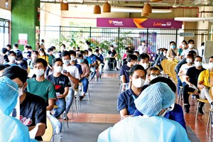 Nhà máy của Intel tổ chức xét nghiệm Covid-19 định kỳ cho người lao động