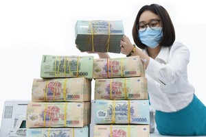 Thanh khoản dồi dào, trong khi khó cho vay, nên nhiều ngân hàng không có chính sách níu kéo khách hàng khi họ rút tiền. Ảnh: Dũng Minh