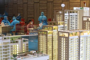 Địa ốc TP.HCM kỳ vọng sớm “phủ sóng” vắc-xin. Ảnh: Lê Toàn