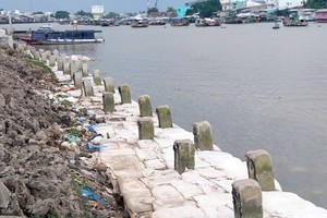 Công trình Kè bờ sông Cần Thơ - Ứng phó biến đổi khí hậu TP. Cần Thơ đang thi công