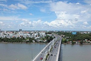 Dự án Trung tâm Văn hóa Tây Đô có vị trí quy hoạch cặp bên đường Quang Trung, quận Cái Răng (bên phải). Ảnh: Anh Khoa