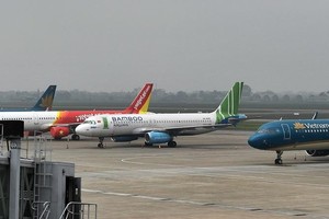 Theo khung giá vé máy bay nội địa hiện nay không có giá sàn, hoặc có thể hiểu giá sàn bằng 0.