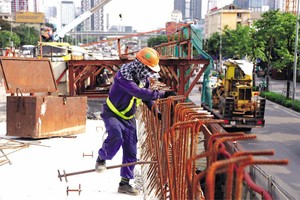 Công trường thi công đường Vành đai 3 đoạn Mai Dịch - cầu Thăng Long (Hà Nội). Ảnh: Đức Thanh