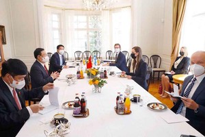 Chủ tịch Quốc hội Vương Đình Huệ đã hội kiến với Thủ tướng Phần Lan Sanna Marin (Ảnh - Quochoi.vn) 