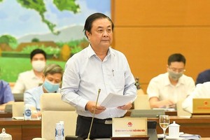 Bộ trưởng Bộ Nông nghiệp và phát triển nông thôn Lê Minh Hoan trình Đề án.