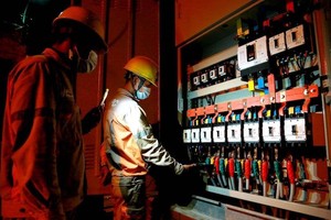 Tiêu thụ điện toàn quốc và miền Nam tiếp tục giảm thấp trong nửa đầu tháng 9