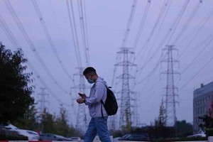 Truyền thông nhà nước Trung Quốc đưa tin, có đến 20 tỉnh/khu vực thực hiện các biện pháp điều chỉnh phân phối điện kể từ giữa tháng 9/2021. Ảnh: AFP