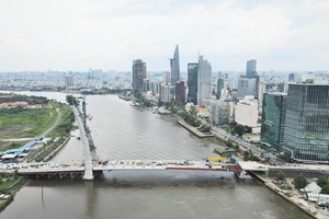 Cầu Thủ Thiêm 2 hợp long góp phần mang đến sự tích cực cho thị trường bất động sản trong khu vực. Ảnh: Lê Toàn