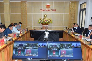 Buổi làm việc giữa lãnh đạo UBND tỉnh Kon Tum với đại diện Tập đoàn Hùng Nhơn Việt Nam và Tập đoàn De Heus (Hà Lan)