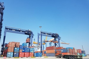 Triển vọng lợi nhuận ngành cảng biển tích cực, song nhà đầu tư vẫn nên thận trọng với cổ phiếu.