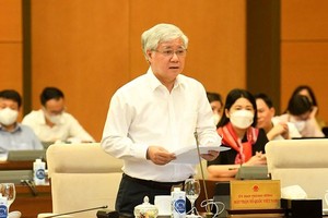 Chủ tịch Ủy ban Trung ương MTTQ Việt Nam Đỗ Văn Chiến báo cáo Uỷ ban Thường vụ Quốc hội sáng 11/10.