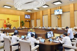 Phiên họp của Ủy ban Thường vụ Quốc hội cho ý kiến về Kế hoạch Cơ cấu lại nền kinh tế giai đoạn 2021 - 2025 .