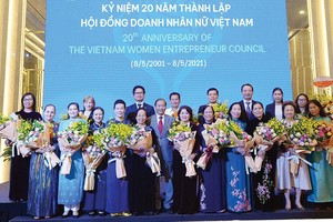 Các doanh nhân nữ luôn tỏ rõ bản lĩnh kiên cường, bền bỉ trong kinh doanh.