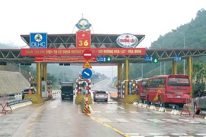 Trạm thu phí trên đường Hòa Lạc - Hòa Bình hiện hữu.