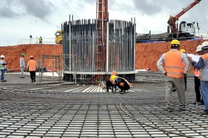 Việc thi công một dự án điện gió rất khó khăn, phức tạp, với nhiều công đoạn khắt khe lại bị ảnh hưởng từ dịch Covid-19 khiến tiến độ triển khai chậm hơn kế hoạch