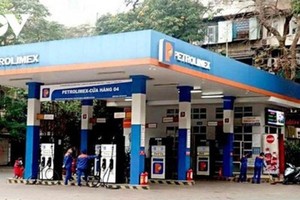 Với đợt điều chỉnh giá bán lẻ xăng dầu lần thứ 19 kể từ đầu năm, mỗi lít xăng RON 95 đã tăng thêm 8.520 đồng, còn xăng E5 “đội giá” 8.150 đồng.