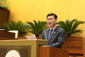 Chủ nhiệm Uỷ ban Kinh tế Vũ Hồng Thanh báo cáo giải trình.