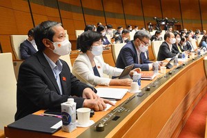 Nghị quyết về Kế hoạch Phát triển kinh tế - xã hội năm 2022 đã được Quốc hội thông qua với 100% đại biểu nhấn nút thuận