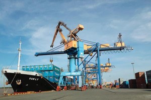 Cán cân thương mại đảo chiều ngoạn mục, 10 tháng xuất siêu 125 triệu USD