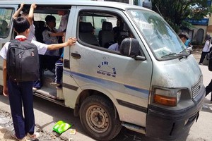 Bộ GTVT sẽ tăng cường giám sát hoạt động đưa đón học sinh bằng xe ô tô.