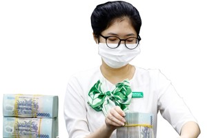 Để giảm được lãi suất cho vay, trước hết, ngân hàng phải cắt giảm được chi phí đầu vào