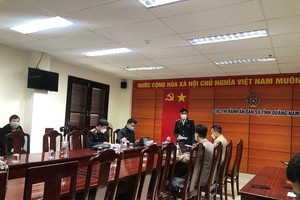 Buổi triệu tập các bên liên quan để giải quyết vụ án "Tranh chấp hợp đồng môi giới đất nền" do Cục Thi hành án tỉnh Quảng Nam chủ trì vào ngày 8/12/2021.