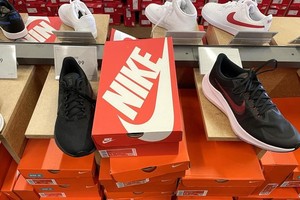 Nike có xu hướng cắt giảm ngày càng nhiều các nhà bán lẻ truyền thống mà họ từng hợp tác trong những năm gần đây. Ảnh: AFP